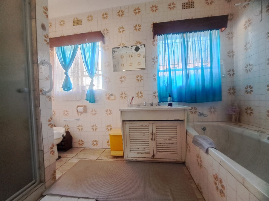 3 Bedroom Property for Sale in Protea Park North West